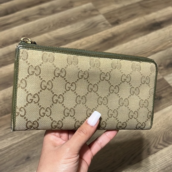 Gucci Wallet w/ Gift 🌺 - Picture 4 of 12